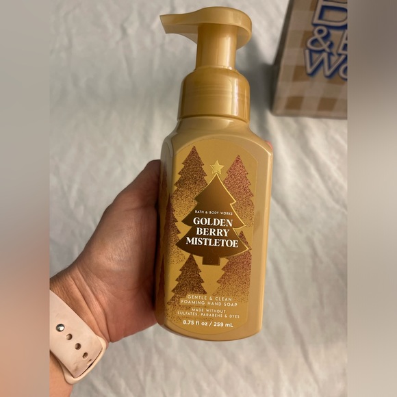 New Bath And Body Works Golden Berry Mistletoe Foaming Hand Soap 8.75 oz - Picture 2 of 4